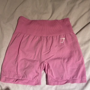 Rosa gymshark shorts - Supersöta rosa gymshark shorts!  Storlek S och knappt använda💗