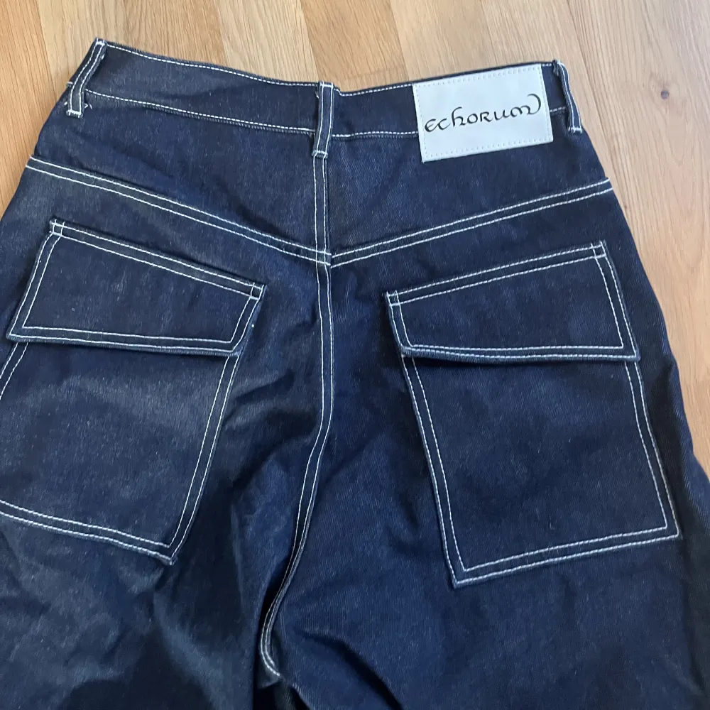 Säljer dessa as feta baggy echorum jeans som inte passar längre. De är aldrig använda och är i toppskick. Passar mig som är S. Feta nu till vintern.. Jeans & Byxor.