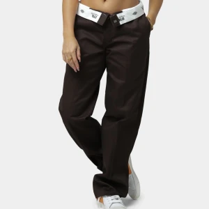 Dickies 874  - Bruna dickies 874 i storlek W33/L32. Oversized för mig som har 36/38 annars ✨