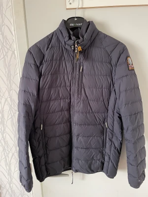 Parajumpers - Ny använt ett år  Pris kan diskuteras 