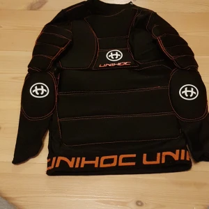 Molvakt tröja innebandy  - Hade den här när jag spelade med 2 år äldre och fick inte ont perfect till målvakter