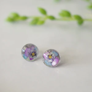 Handgjorda örhängen / resin earrings  - Blommor örhängen  Material : resin, metal  