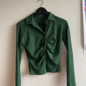 Partytopp  - Perfekt partytopp! Mörkgrön och bra skick!