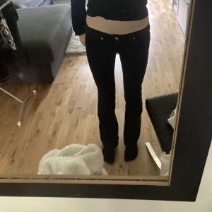 Lågmidjade vintage bootcut jeans - Vintage super lågmidjade bootcut jeans från second hand💗super bra kvalitet! Skriv i dm om frågor💗