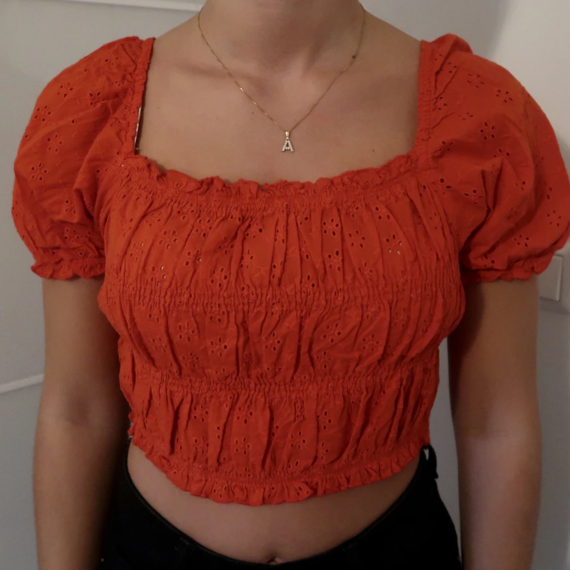 Röd topp med puffiga armar