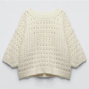 Stickad tröja - Lägger ut igen! Säljer det här superfina tröjan som inte kommer till användning, använd helst köp nu💞