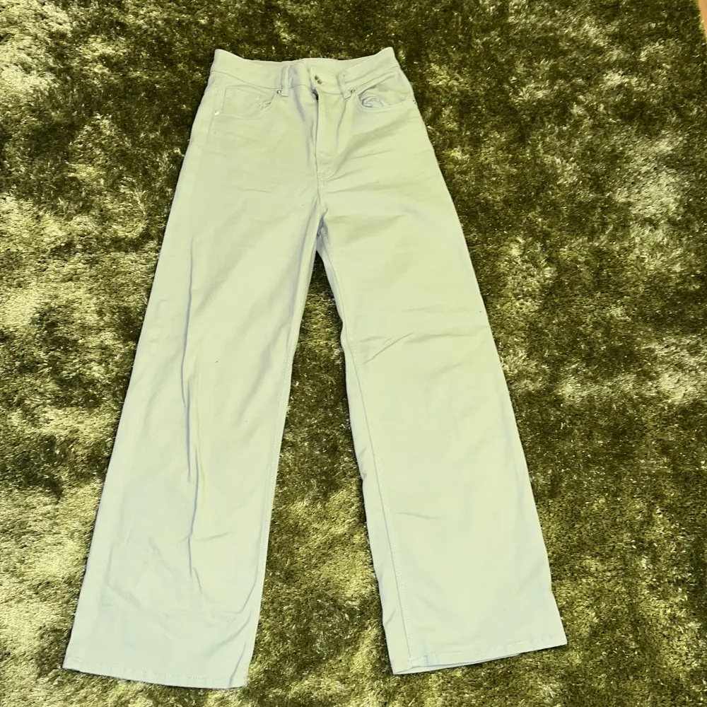 mint gröna jeans i storlek 38 från HM som jag aldrig använt.. Jeans & Byxor.