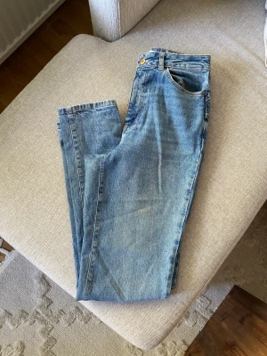 Jeans  - Jeans från New Look i deras serie tall.  Smalare i benen och passar i längd på mig som är 180cm.  Storlek 38. Fint skick! 