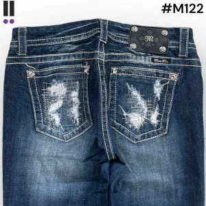M122 lågmidjade bootcut missme jeans  - MissMe jeans i model Boot 💜 Tag 29W 💜Midja (rakt över) 39cm 💜 Innerben 80cm 💜 Ytterben 105cm 💜 Benöppning 23cm 💜 Nergågna 💜Våra mått blir W=30, L=31 💜 Men jämför alltid måtten💜M122
