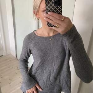 Enkel snygg tröja i storlek M, passar även S!🤍