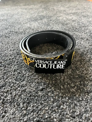 Versace bälte - Versace bälte inga skador eller nått.