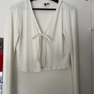 Kofta - Jätte fin kofta från vero moda. Säljer då jag inte använder den längre. Nyskick.