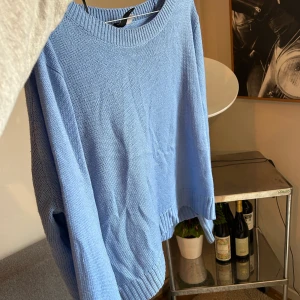 Blå stickad tröja - Fin blå stickad tröja