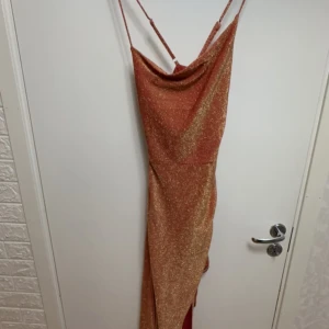 Festklänning  - Köptes för 500kr från Shein och är ej används  Gratis leverans inom Göteborg 