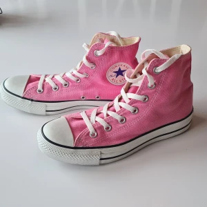 Converse - Converse i mycket fint skick. Använda ett fåtal gånger.