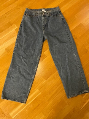 Fina blåa jeans - Riktigt fina jeans från urban outfiters i fint skick!