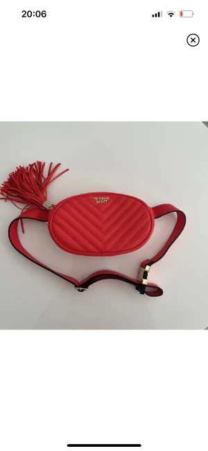 Victoria’s Secret väska - Väska från Victoria’s secret köpt 2019 i USA🫶🏼 fint skick, använd fåtal gånger för längesen