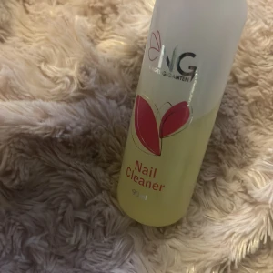 Nail cleaner - Från nagelgiganten. Typ 70ml/90ml kvar ksk köpt för 50kr säljer för 20kr  