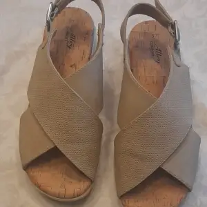 Superfina sandaler i jätte bra skick. Hör av dig om du undrar något!😊