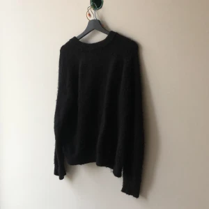 Zara stickad tröja - Använd ett tag jätre fin på och varm storlek M från Zara