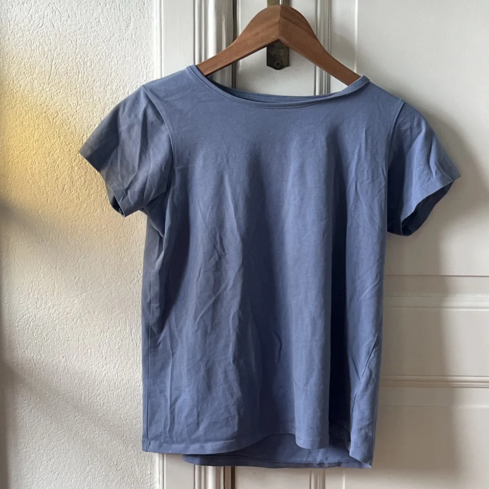 Blå T-shirt från lager 157.. T-shirts.