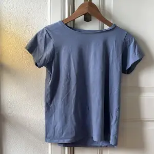 Blå T-shirt från lager 157.