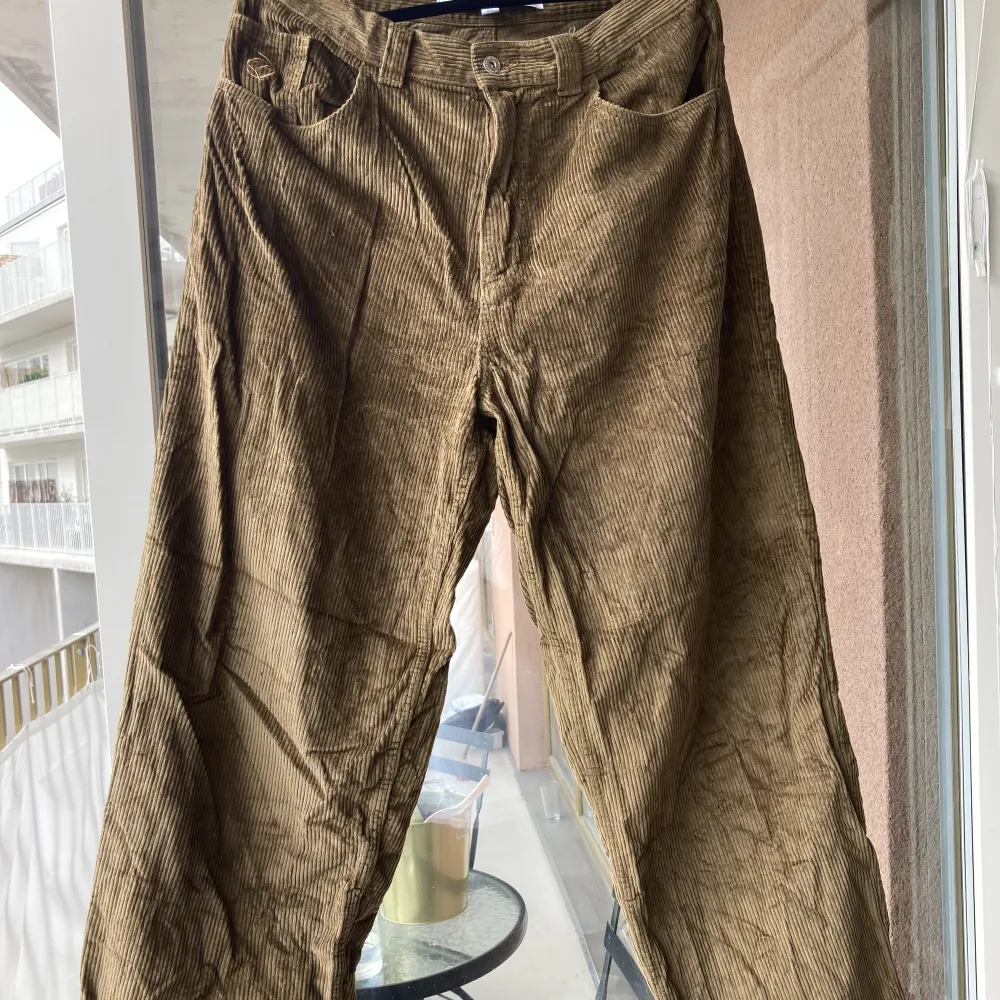 Säljer dessa mycket eftertraktade Polar Bigboy manchester byxor! Endast använda 4 gånger, det vill säga att dem är som nya! Storlek medium. Nypris 1449:-  . Jeans & Byxor.