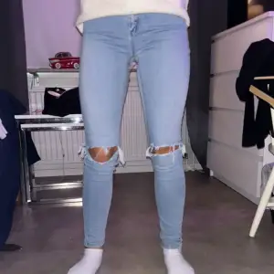 Blåa jeans från Vero moda i storlek S