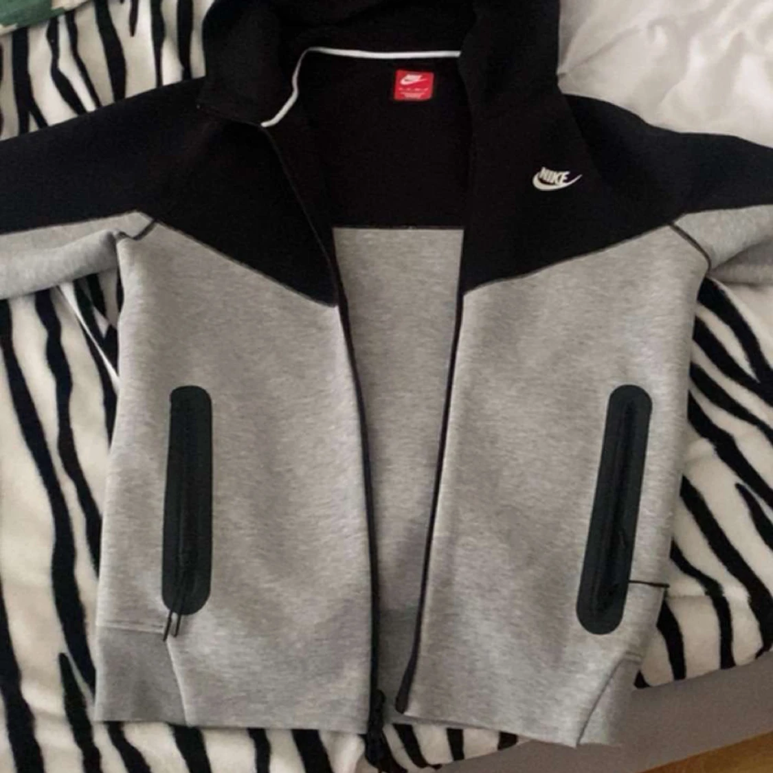 Nike tech fleece (Nya versionen)