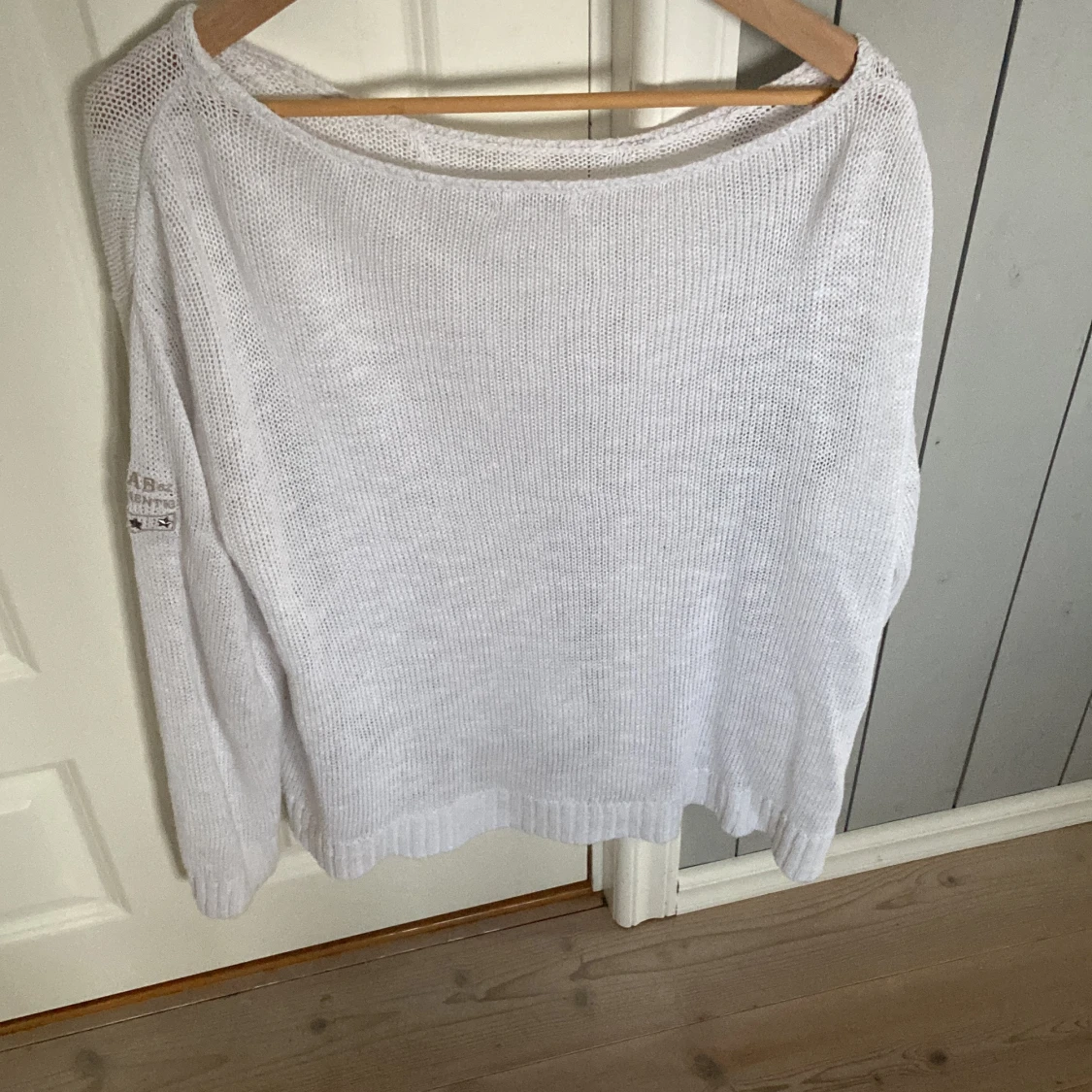 Vit stickad tröja. - 90