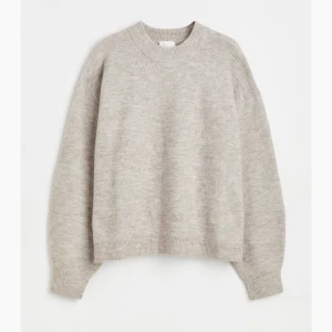 stickad tröja  - stickad tröja i beige från hm🫶🏼