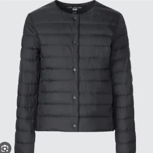 Svart uniqlo jacka - Svart uniqlo jacka perfekt till hösten!!