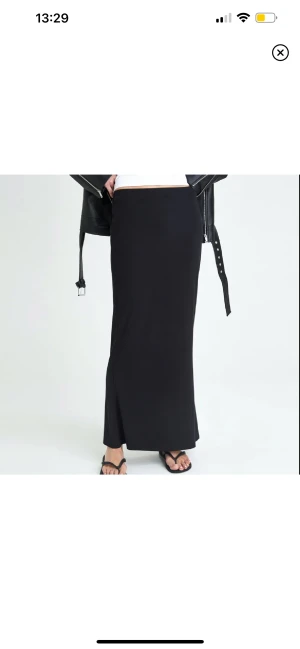 kjol - superfin lågmidjadkjol från bikbok! använd fåtal gånger!