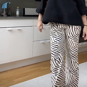 Zebrabyxor - Säljer mina fina zebrabyxor som jag köpt secondhand! Skönaste materialet och långa på mig som är 170! 🫶❤️‍🔥