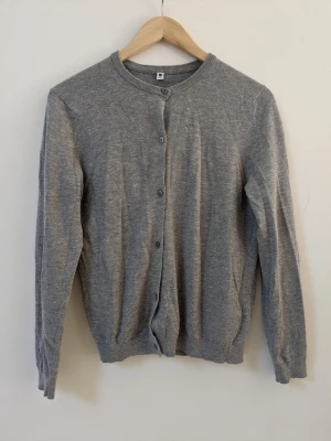 Grå Kofta - Använd men inte sliten. Storlek S.