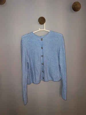 Kofta från & other stories  - Krymptes lite i tvätten så skulle säga att det är en S