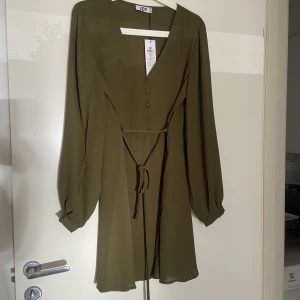 Klänning  - Oanvänd klänning från Zalando