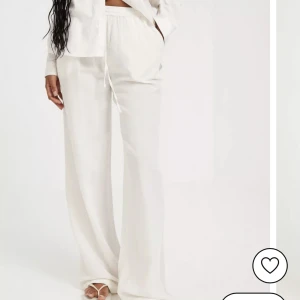 Linnebyxor  - Linnebyxor från Nelly som är helt slutsålda på hemsidan. De är aldrig använda och lappen sitter kvar. Nypris: 399kr