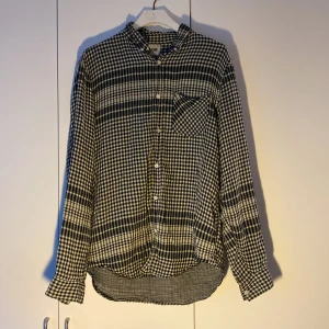 Acne skjorta strlk 50 - Acne skjorta 100% bomull. Strlk 50 sitter som medium.