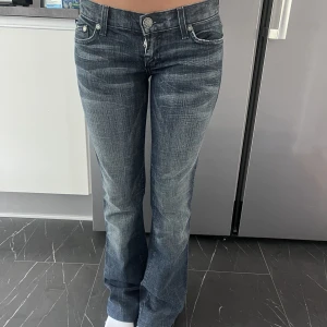 Victoria beckham jeans  - Säljer dessa as coola och fina jeans som jag tyvärr inte får någon användning av. De är köpta på plik men är i ett super fint skick!