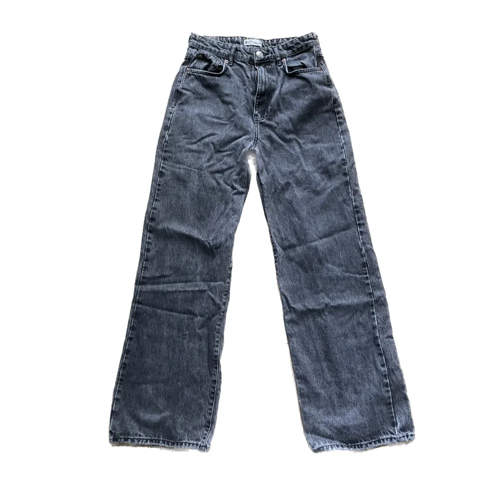 coola jeans i en snygg grå färg🩶🩶. Jeans & Byxor.