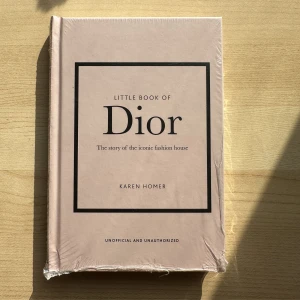 Little Book Of Dior  - Köpt från Galeries Lafayette i Paris, har vart jätte försiktig med boken och har bara använt den som dekoration. Kanterna på bokomslaget är EJ sabbade heller, inbunden bok dessutom! 