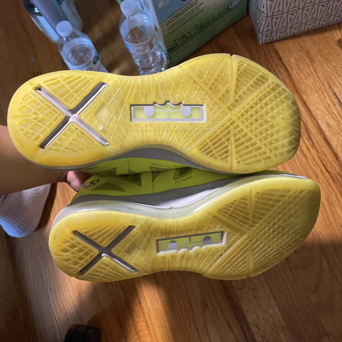 Lebron X ” Volt ” 🧪 - 91