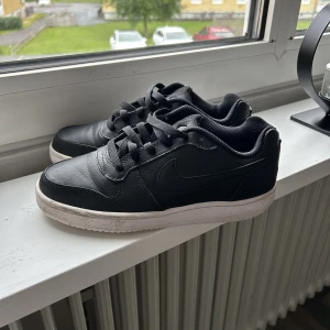 Nike - använda fåtal gånger. storlek 37,5.