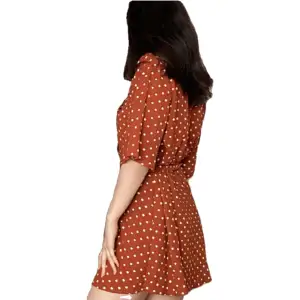 Säljer denna klänning från prettylittlethings i storlek 36 som sällan kommer till användning. 