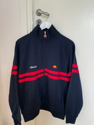 Ellesse tröjor  - Använda 1 gång så i fint skick.  Size L  