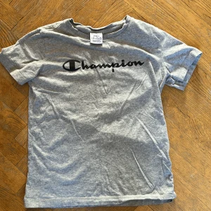 Tröja - Bra skick, använd ett fåtal gånger