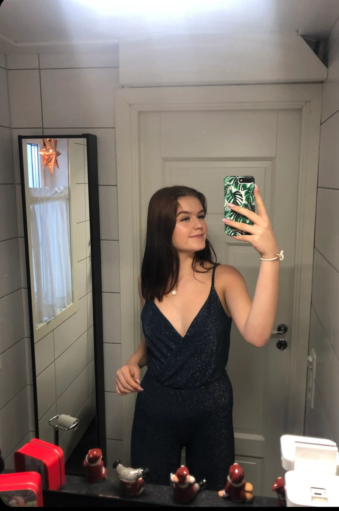 Glittrig och marinblå byxdress