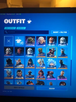 OG Fortnite konto - Kontot är från säsong 1. Har og skins, danser som t.ex. Take the L, Floss och mycket mera. Det finns mera bilder meddela gärna ifall du vill köpa