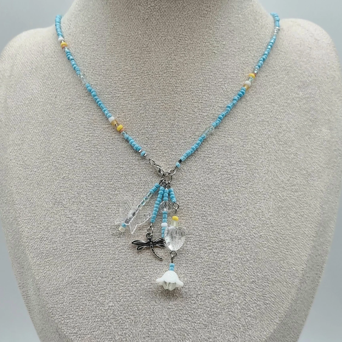 Handgjort halsband  - 90